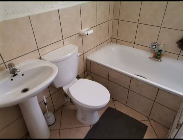 2 BEDROOM APARTMENT FOR SALE IN WATERVAL EAST